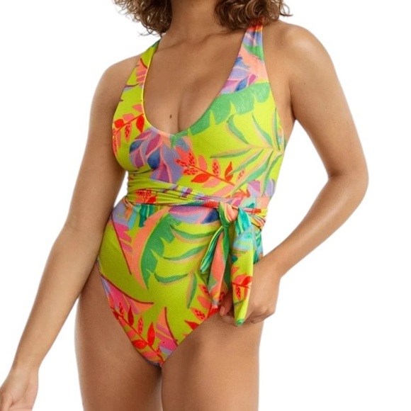 NEW! BECCA Costa Bella one piece swimsuit! - Picture 3 of 8